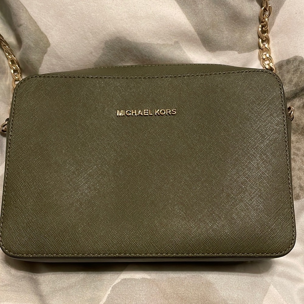 Michael kors jet set crossbody